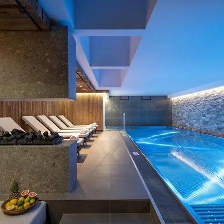 Luxury In The Best Location Apartment